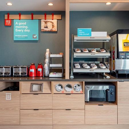 Avid Hotels Milwaukee West - Waukesha By Ihg Pewaukee Ngoại thất bức ảnh