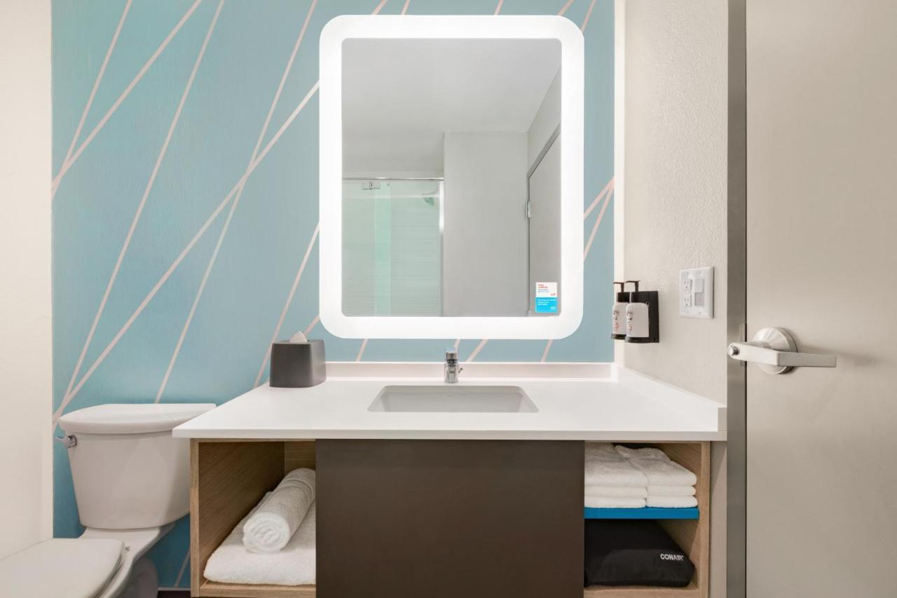 Avid Hotels Milwaukee West - Waukesha By Ihg Pewaukee Ngoại thất bức ảnh