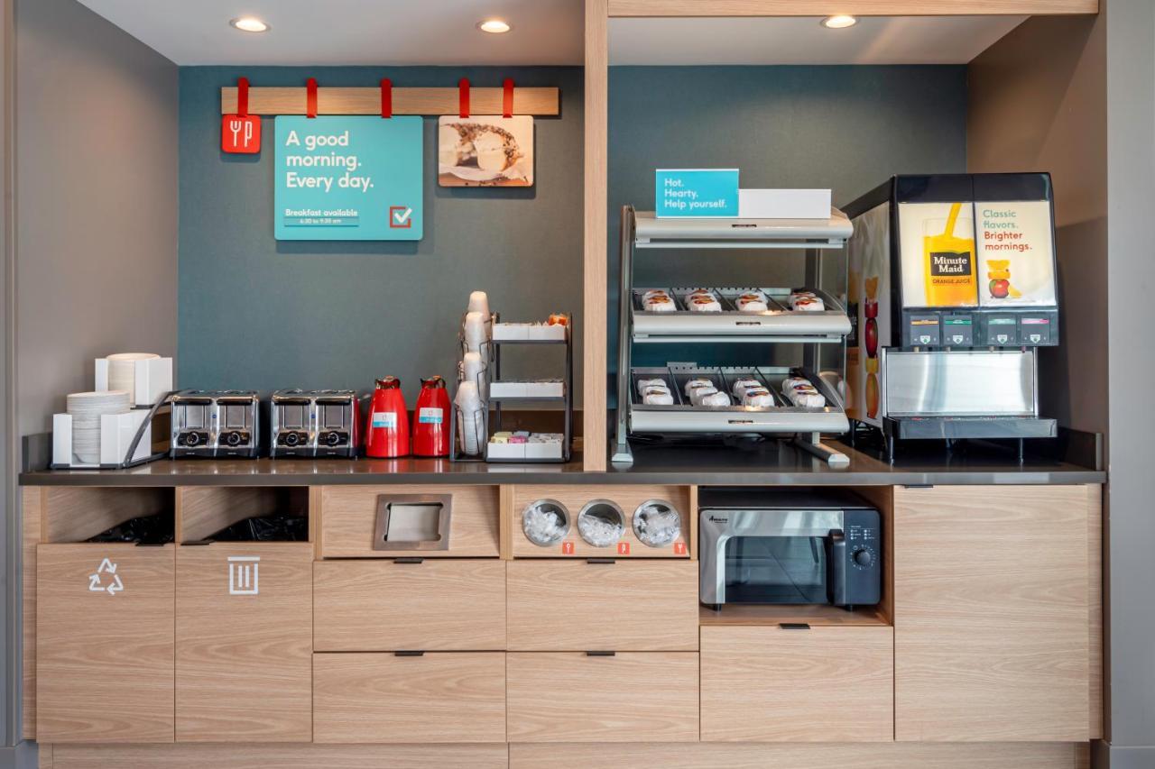 Avid Hotels Milwaukee West - Waukesha By Ihg Pewaukee Ngoại thất bức ảnh