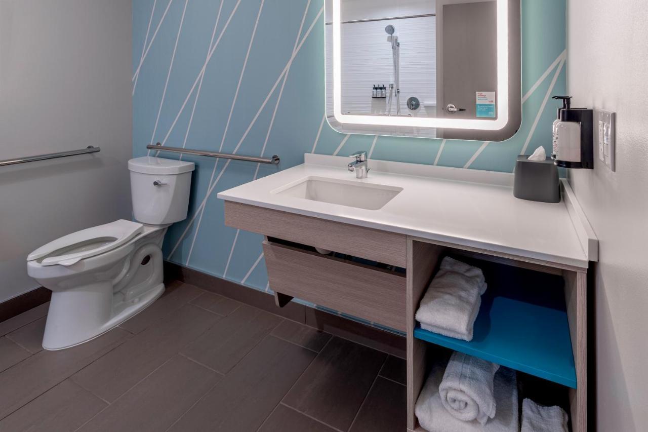 Avid Hotels Milwaukee West - Waukesha By Ihg Pewaukee Ngoại thất bức ảnh