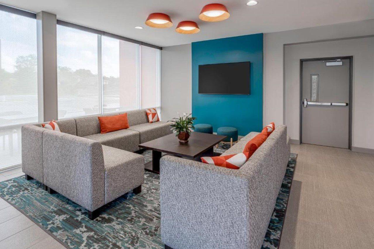 Avid Hotels Milwaukee West - Waukesha By Ihg Pewaukee Ngoại thất bức ảnh